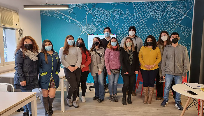 Jóvenes visitan el Inhub Biobío y comparten experiencias sobre educación superior