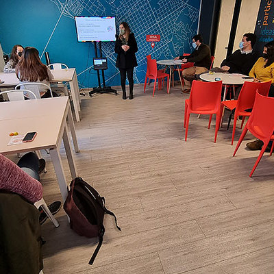 Jóvenes visitan el Inhub Biobío y comparten experiencias sobre educación superior