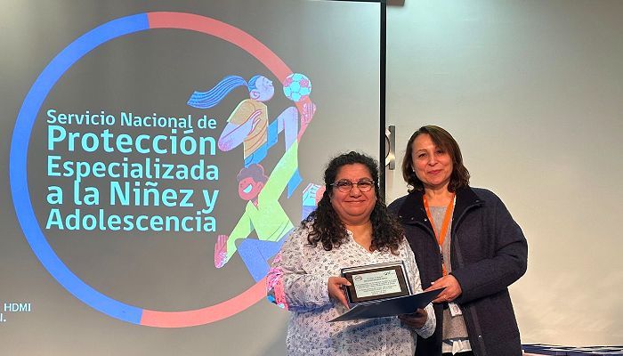 Entregan reconocimiento a 20 familias de acogida de la región de Los Ríos
