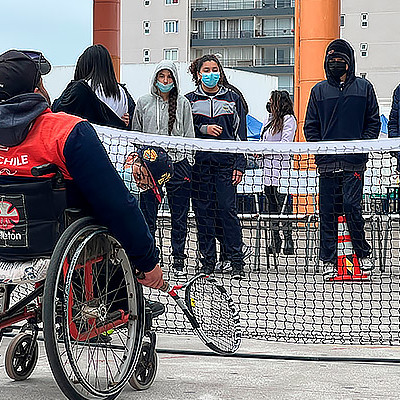 Imparten juegos deportivos adaptados para estudiantes con discapacidad