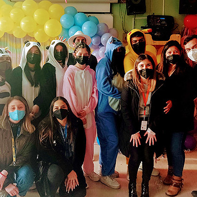 Niños y niñas del Cread Arrullo de Concepción celebraron su día con magia, bailes y regalos