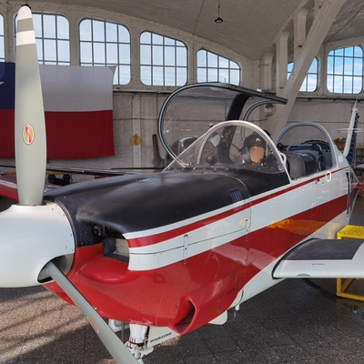 Jóvenes de residencias de Mejor Niñez Valparaíso visitan Escuela de Aviación