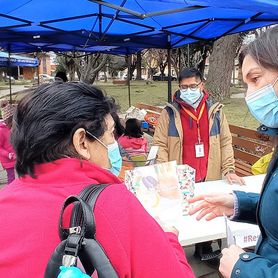 Mejor Niñez Aysén difundió programa familia de acogida en plaza ciudadana de Coyhaique