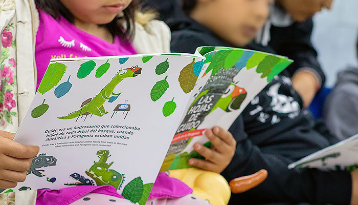 Niños y niñas de Magallanes conocen a autor de libro de la Prehistoria Patagónica