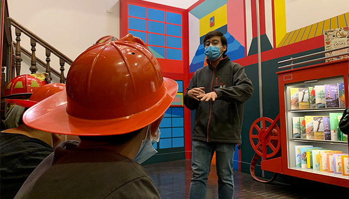 Niños y adolescentes del Servicio Mejor Niñez celebran el Día Nacional del Bombero