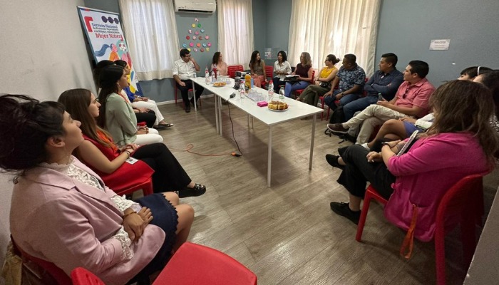 Delegación Ecuatoriana Visita Residencia Familiar Brown Sur