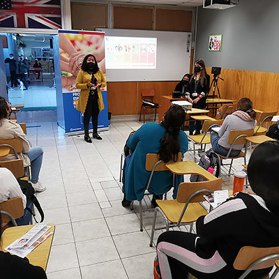 Comunidad ariqueña se instruye sobre Programa de Familias de Acogida
