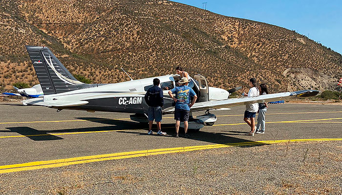 Niños, niñas y adolescentes vuelan en avioneta por primera vez