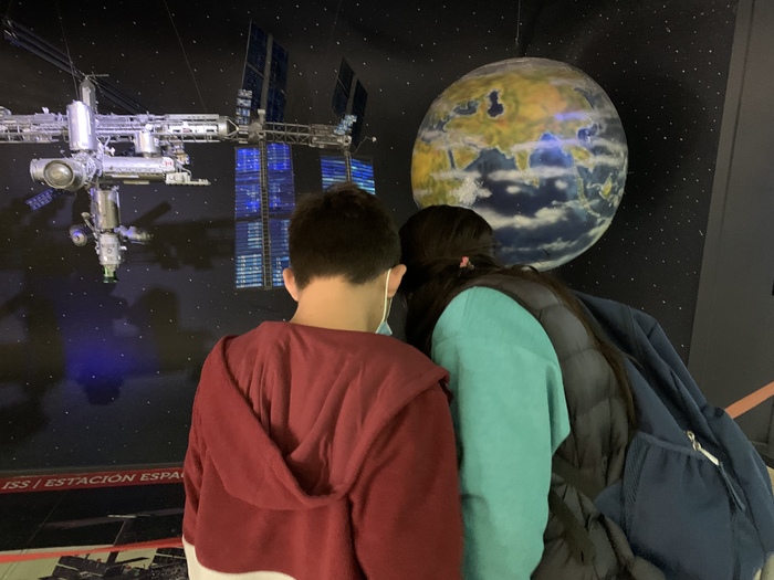 Niños del Servicio Mejor Niñez visitaron el Planetario de Santiago